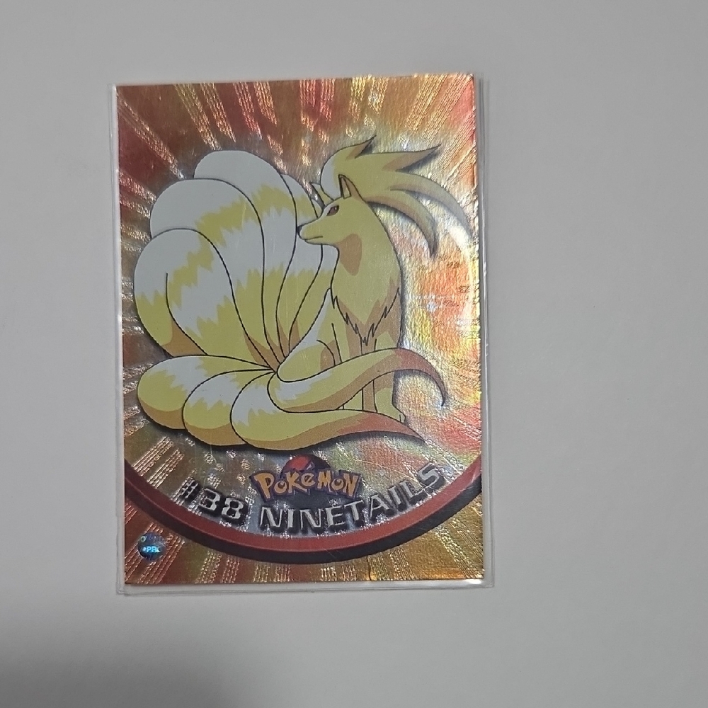 Pokemon 1999 TOPPS ,#38 Ninetales FOIL Card